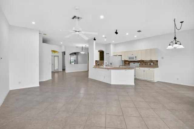 $3,700 | 7975 Rockford Road, Boynton Beach, FL 33472