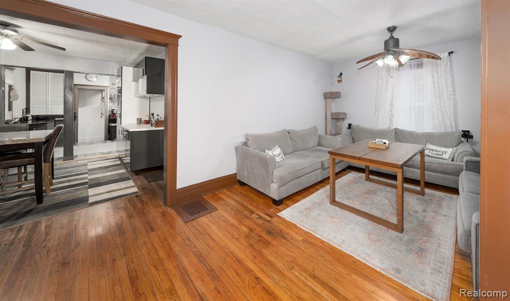 8165 Canal Road Utica, MI 48317 - Photo 12 of 26