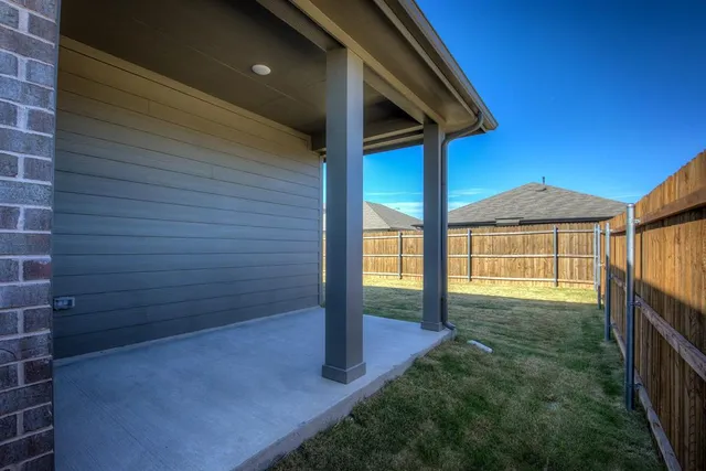 a view of backyard with tub