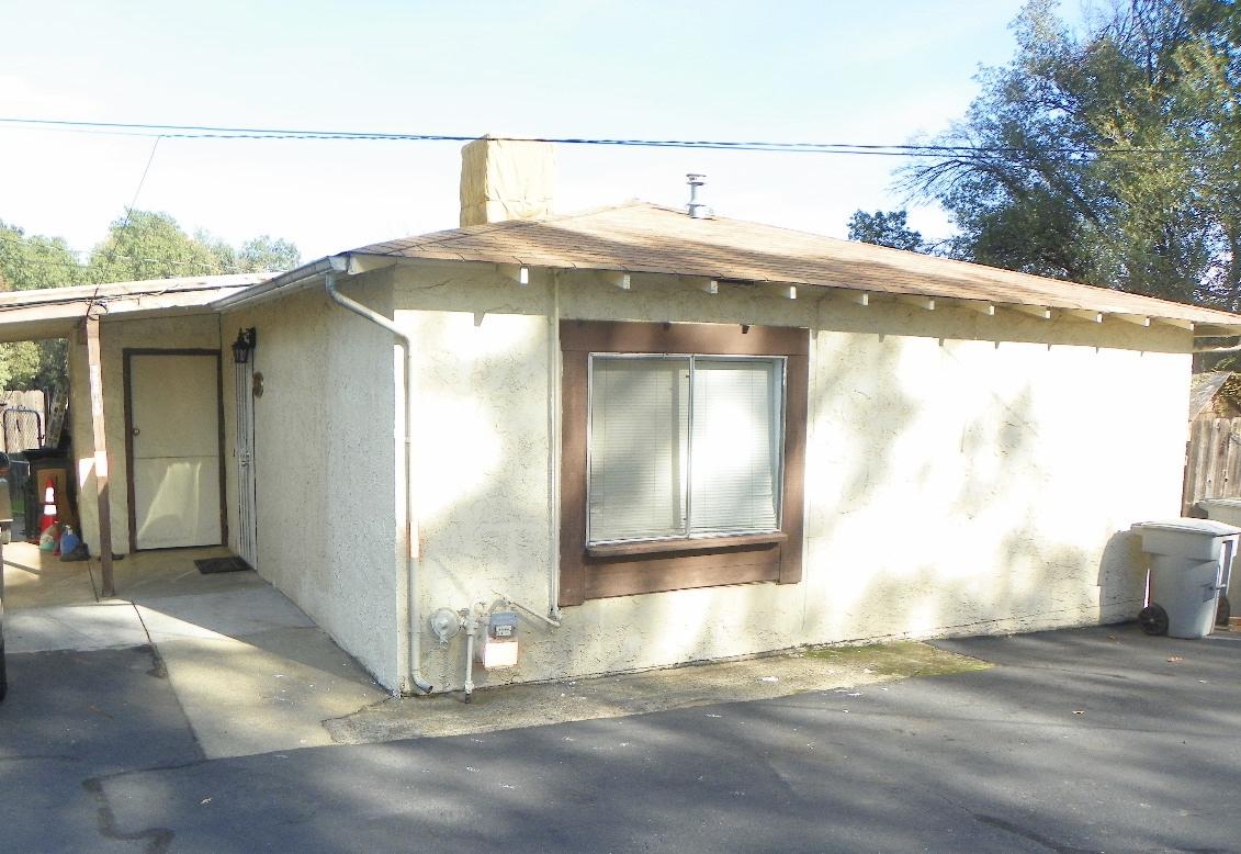 3601 Echo Road Redding, CA 96002 - Photo 4 of 13 a front view of a house with a yard