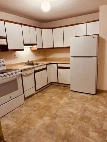 $1,475 | 724 Beverage Hill Avenue, Unit A6, Pawtucket, RI 02861