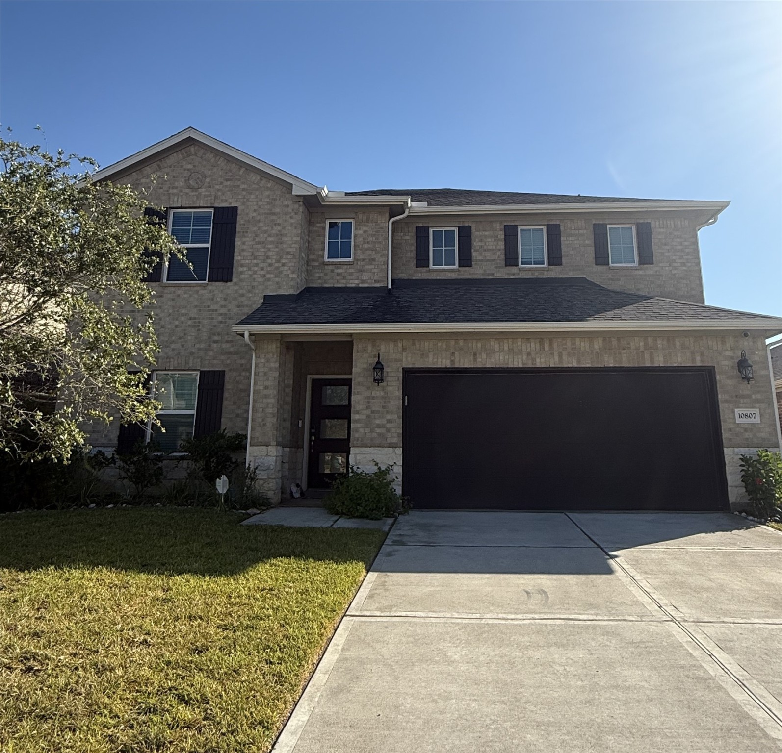 10807 Sugar Pne Lane Rosharon, TX 77583 - Photo 1 of 20 a front view of a house with a yard