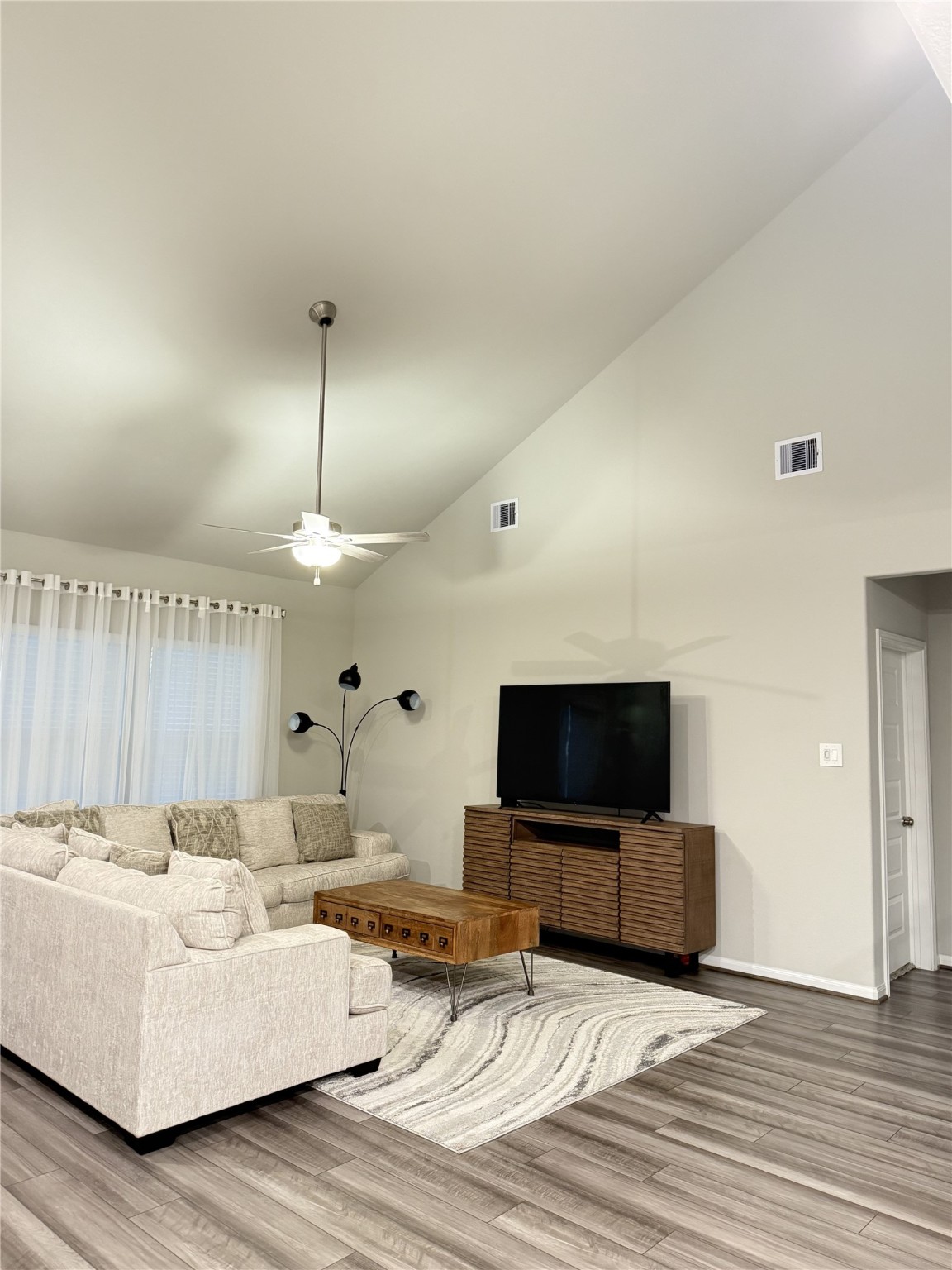 10807 Sugar Pne Lane Rosharon, TX 77583 - Photo 2 of 20 a living room with furniture and a flat screen tv