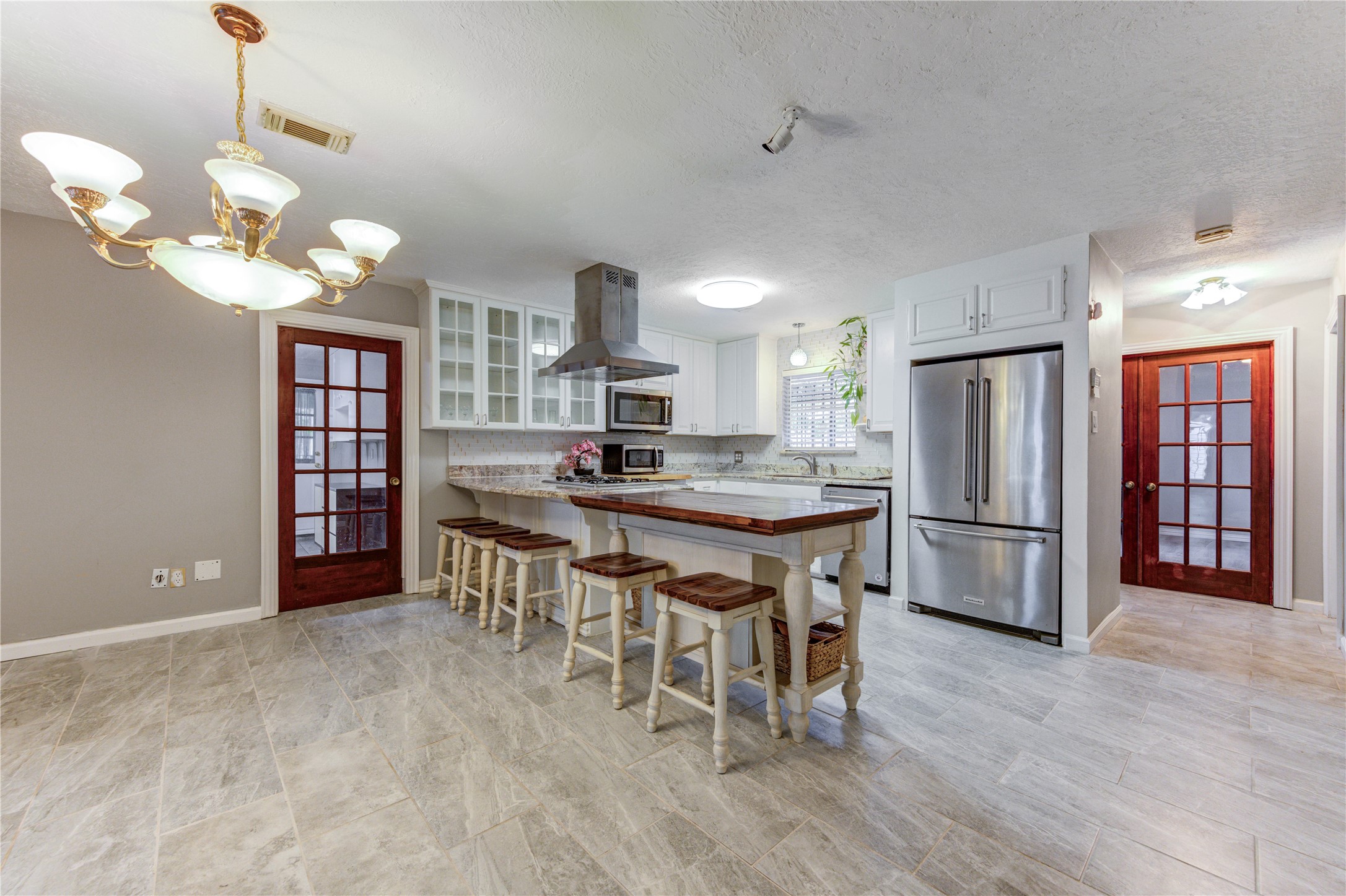 4018 Blalock Road Houston, TX 77080 - Photo 13 of 35 The perfect spot for morning coffee or hostings friends. The huge breakfast bar easily fits 5 barstools and opens right up to the rest of the kitchen