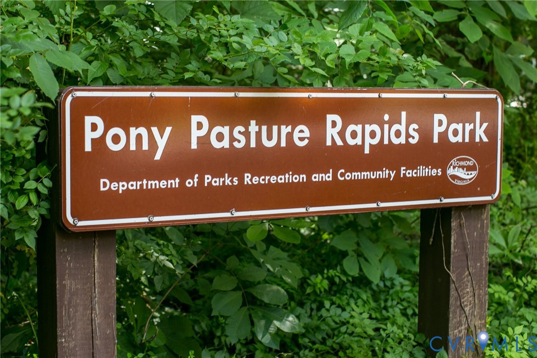 2831 Braidwood Road Richmond, VA 23225 - Photo 47 of 50 a sign broad on the wooden wall