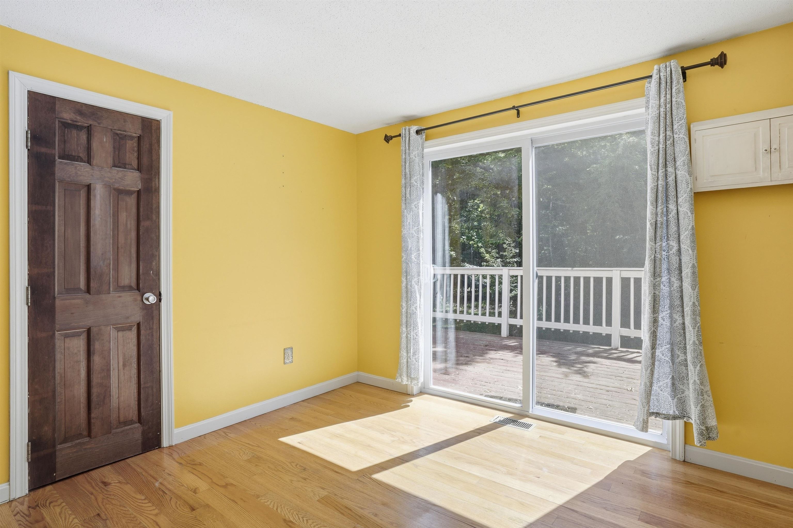 73 Old Chester Road Derry, NH 03038 - Photo 23 of 43