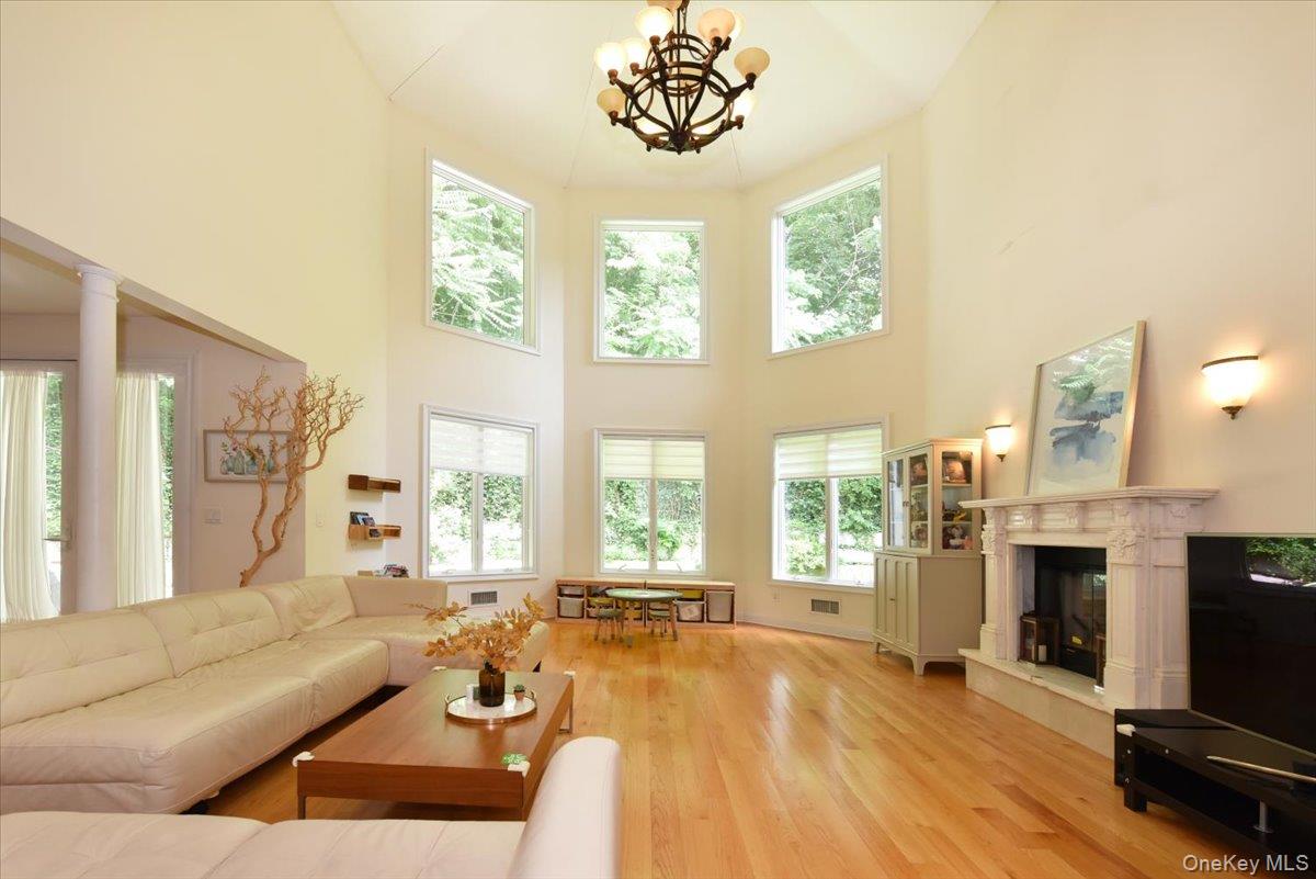 245 Harbor Hill Road Roslyn, NY 11576 - Photo 17 of 33