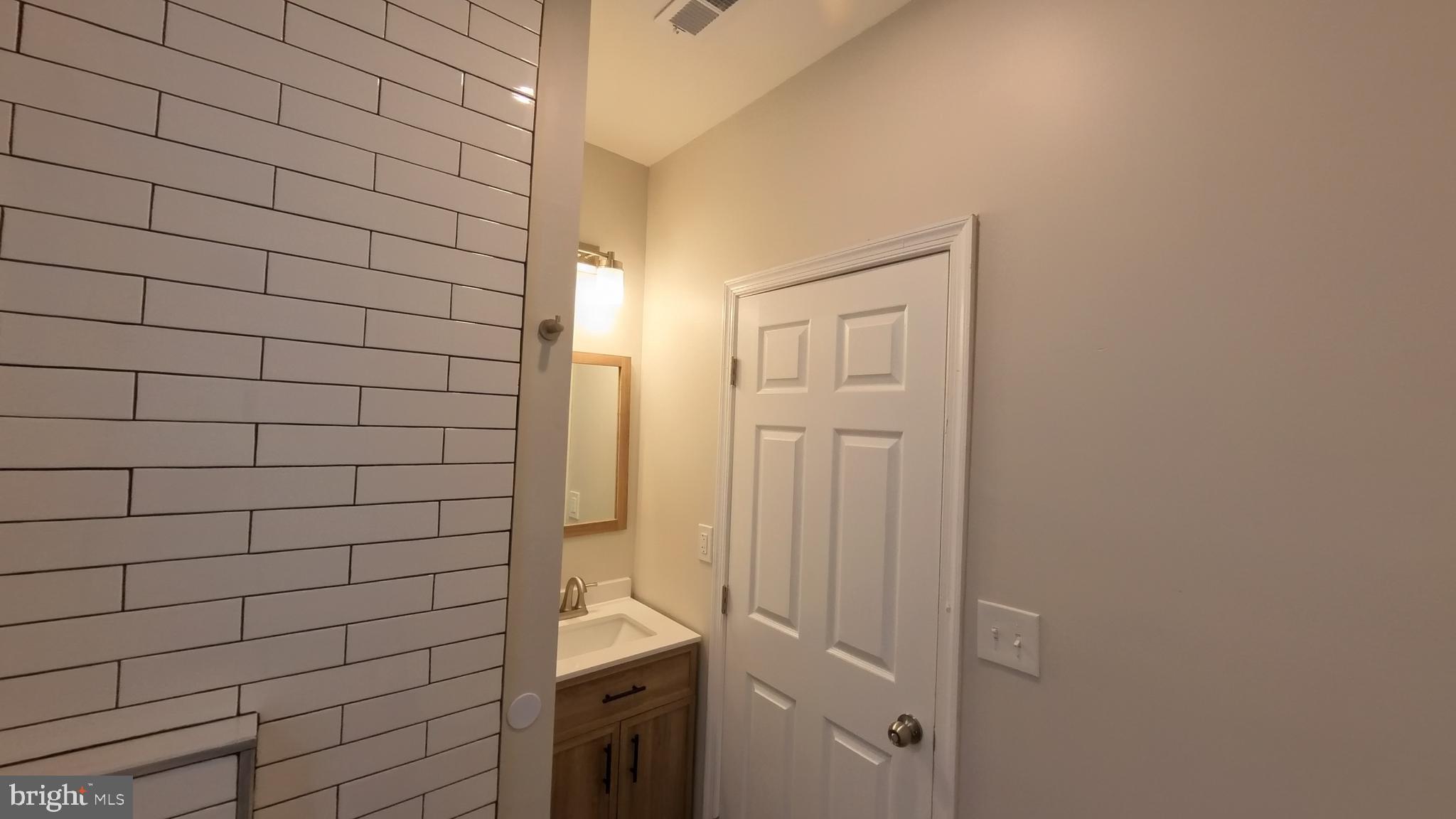 4646 York Road, Unit 4 Baltimore, MD 21212 - Photo 9 of 12 Bathroom