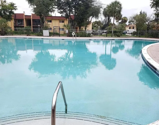 $1,900 | 2862 Northwest 55th Avenue, Unit 2C, Lauderhill, FL 33313
