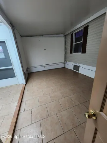 a view of a utility room