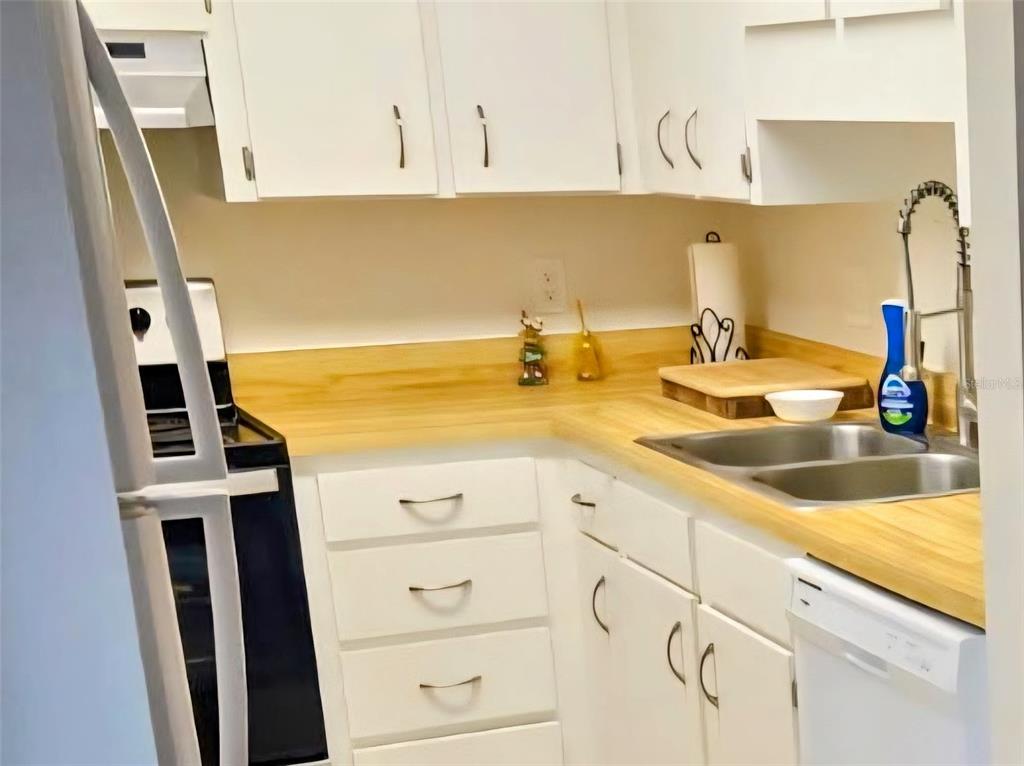 4318 Southwest 68th Terrace Gainesville, FL 32608 - Photo 5 of 12