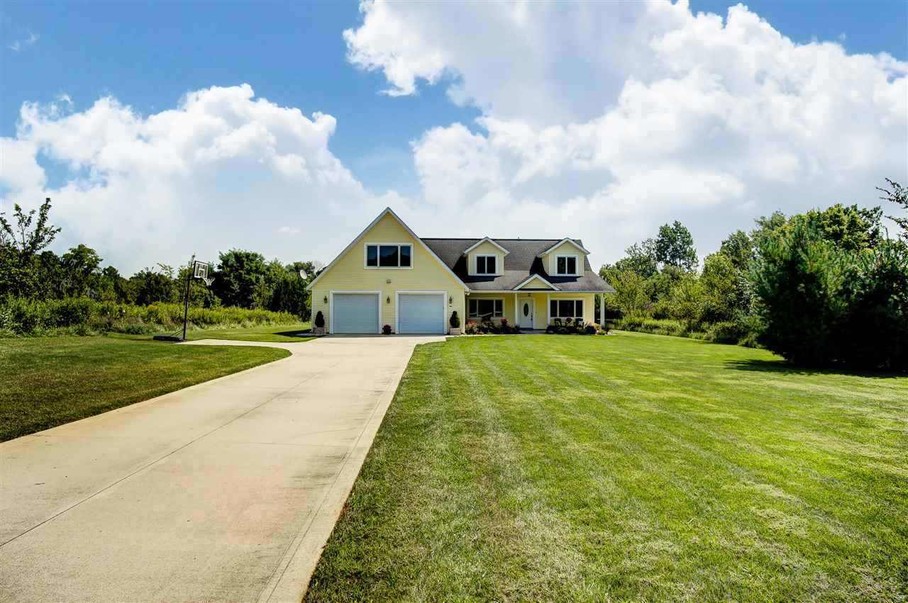 17516 Wesley Chapel Road Churubusco, IN 46723 - Photo 2 of 36