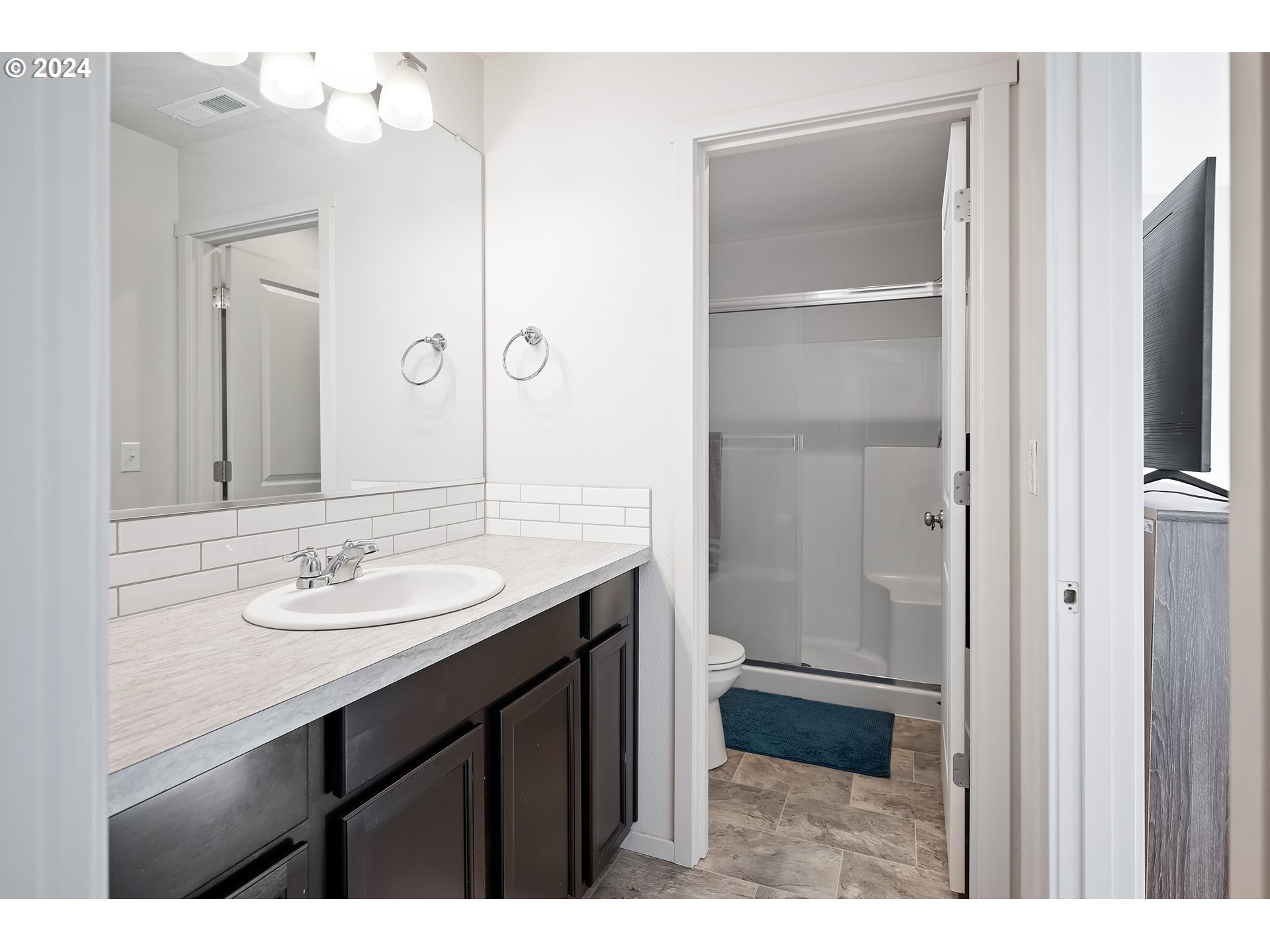 2340 Southeast Palmquist Road Gresham, OR 97080 - Photo 21 of 37 Bathroom