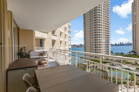 $1,295,000 | 888 Brickell Key Drive, Unit 1207, Miami, FL 33131