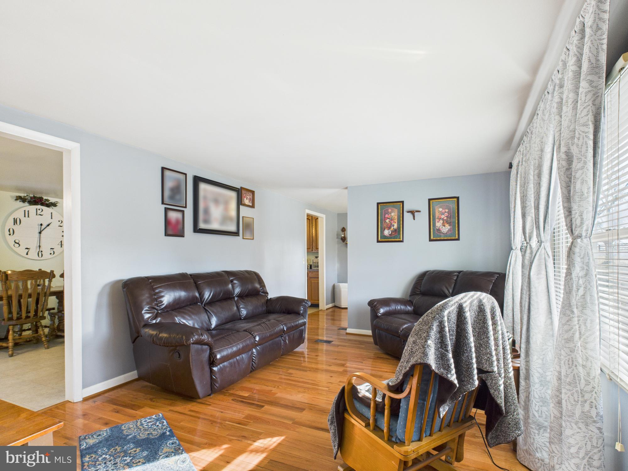364 Bethel Grange Road Winchester, VA 22603 - Photo 19 of 52 a living room with furniture