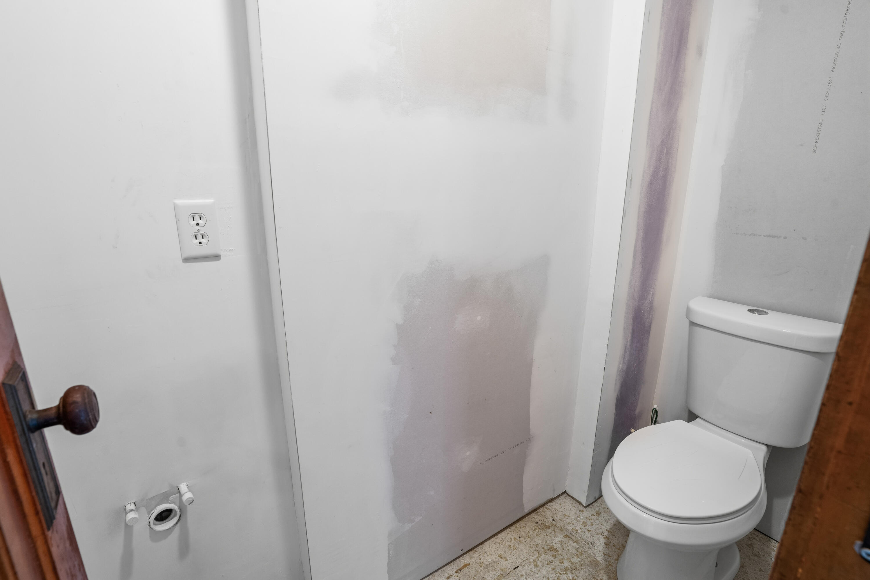 1801 Flett Avenue Racine, WI 53403 - Photo 11 of 27 Potential 1/2 Bath