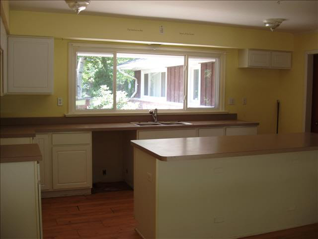 13008 Grafton Road Carleton, MI 48117 - Photo 4 of 9 20418557-3.JPG