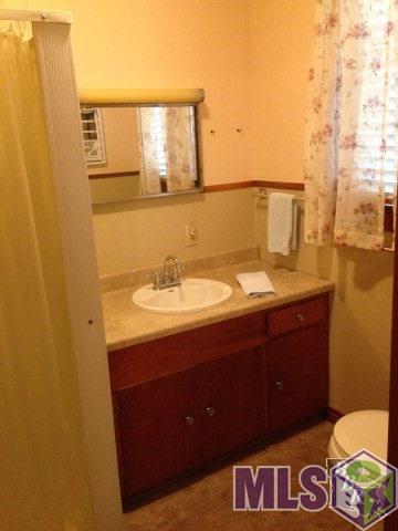 101 Nelson Street Raceland, LA 70394 - Photo 6 of 11 Master bath