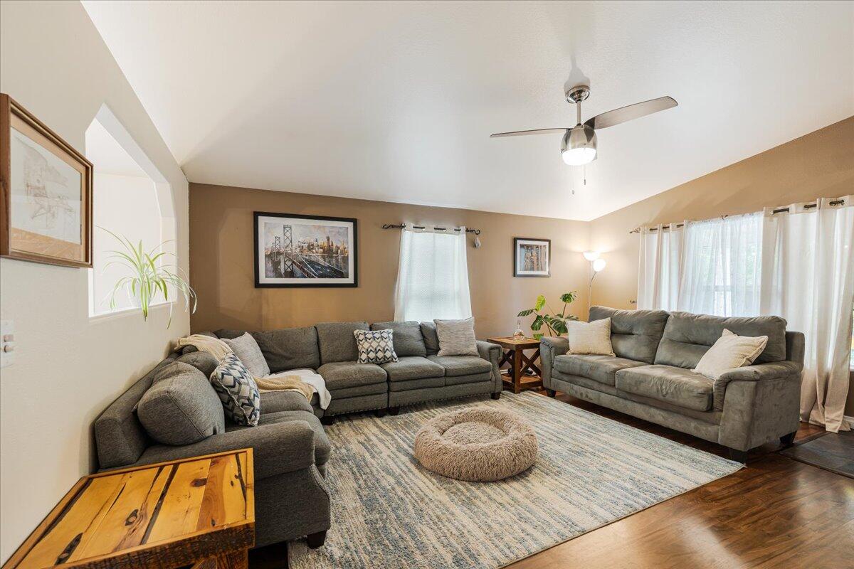 2555 Southwest Timber Avenue Redmond, OR 97756 - Photo 6 of 26 07-2555 SW Timber Ave-23