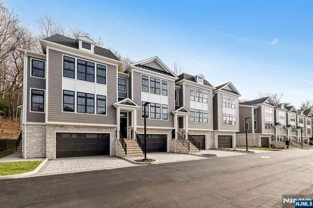 $1,299,000 | 188 Broadway, Unit 8, Woodcliff Lake, NJ 07677