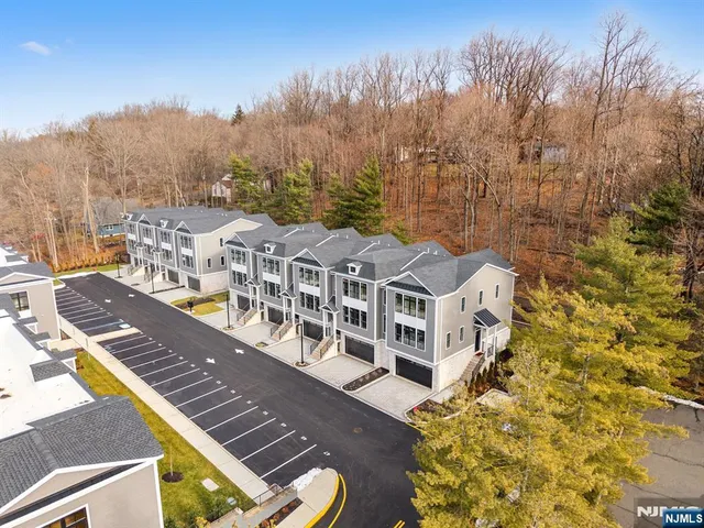 $1,299,000 | 188 Broadway, Unit 8, Woodcliff Lake, NJ 07677