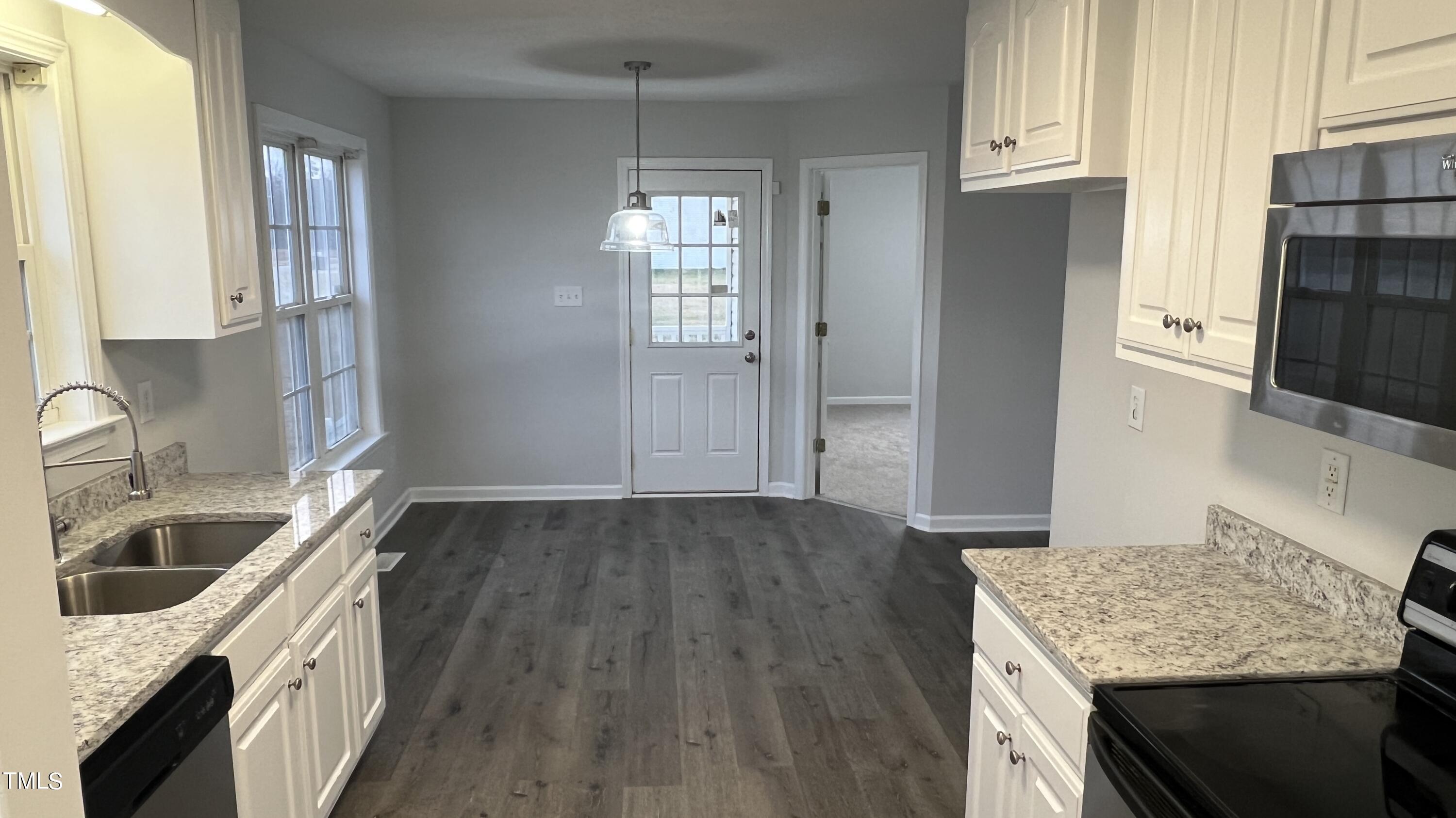 998 Campground Road Selma, NC 27576 - Photo 6 of 20 Kitchen/dining