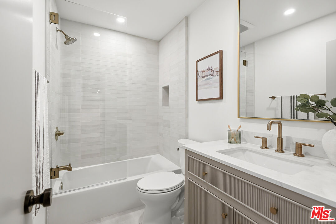 4600 Vía Dolce, Unit 305 Marina del Rey, CA 90292 - Photo 34 of 45