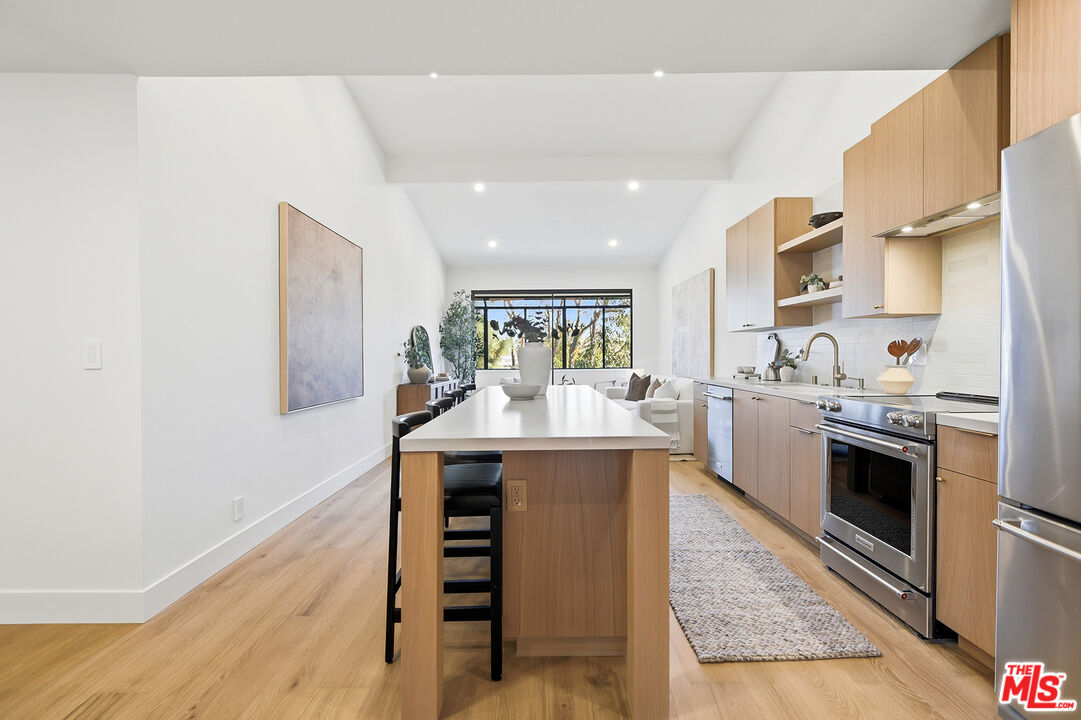 4600 Vía Dolce, Unit 305 Marina del Rey, CA 90292 - Photo 7 of 45