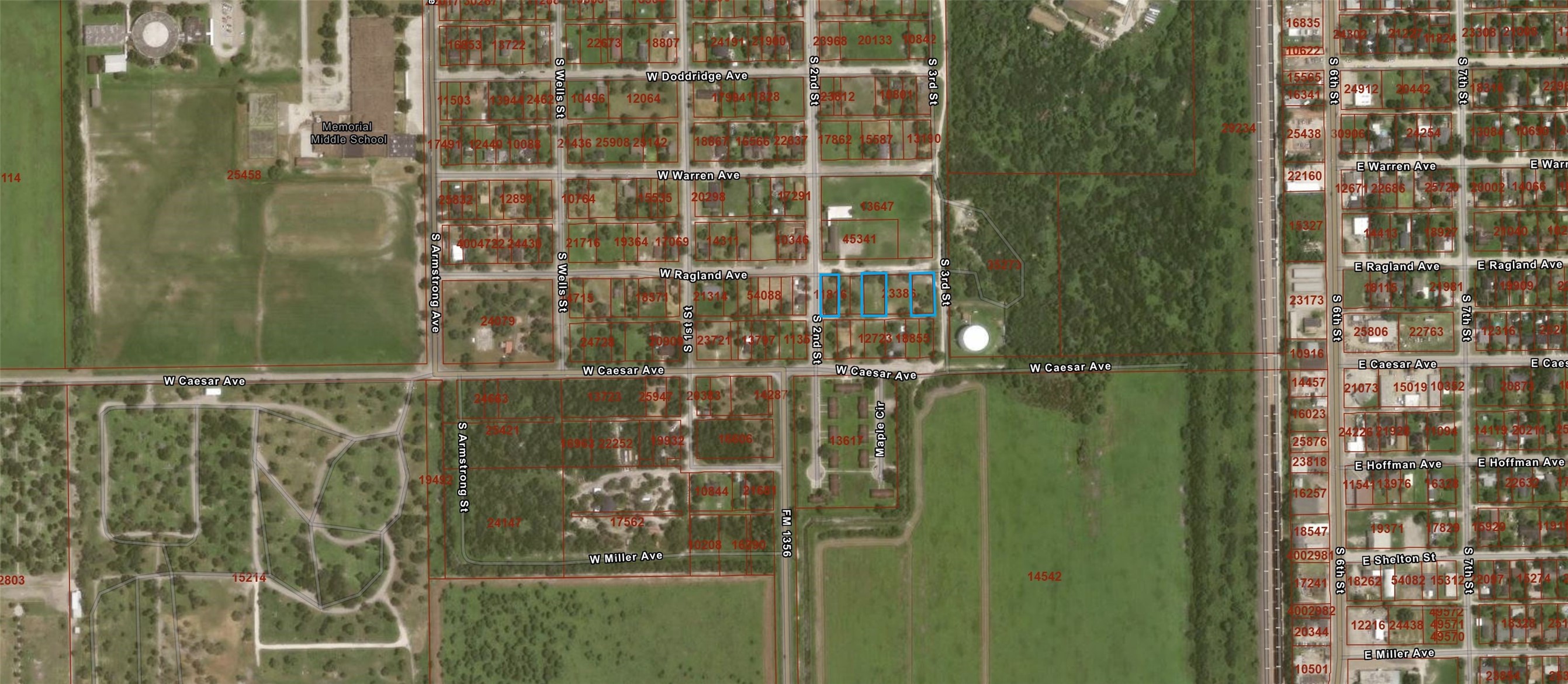 419 West Ragland Avenue Kingsville, TX 78363 - Photo 3 of 7 a bathroom with a shower