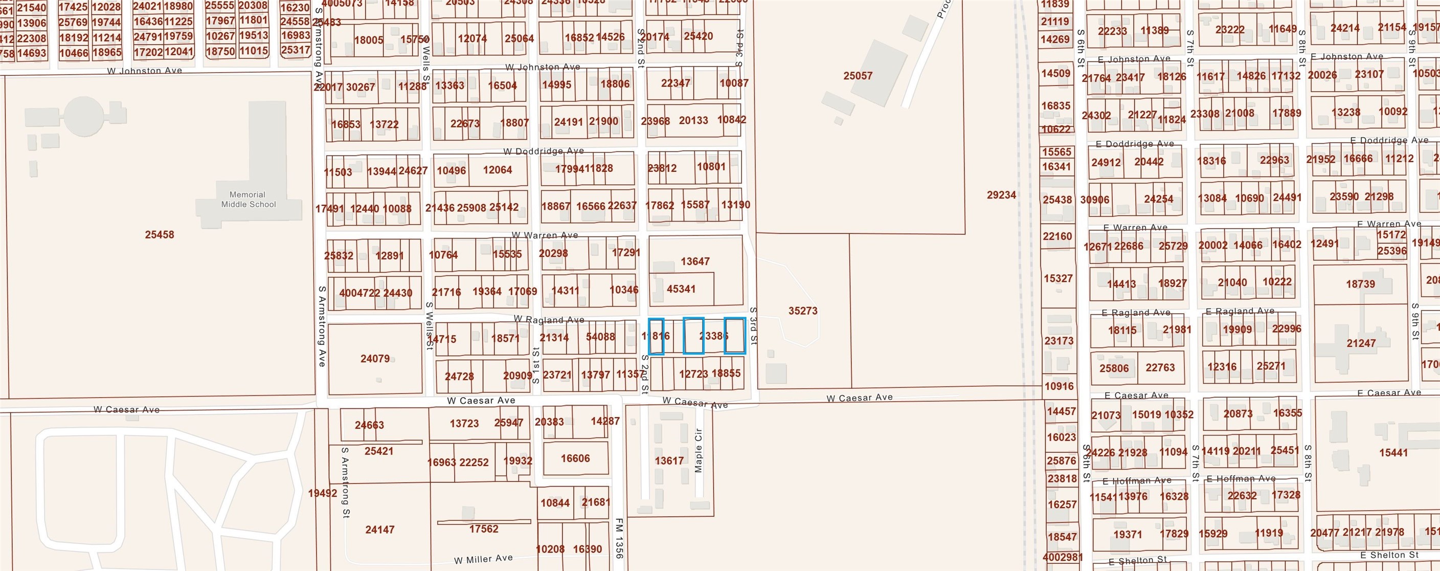 419 West Ragland Avenue Kingsville, TX 78363 - Photo 5 of 7 a picture of a bathroom with a shower and a window