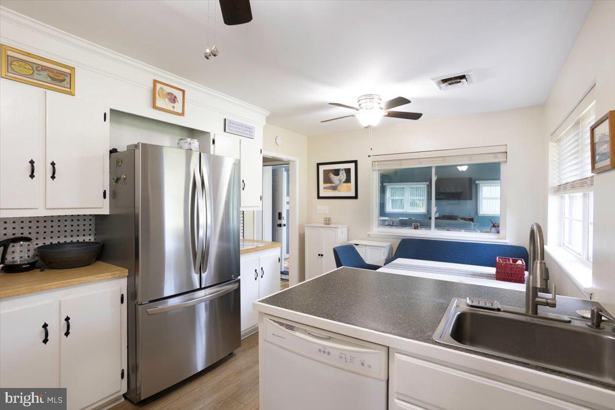 25 Algonquin Road Cambridge, MD 21613 - Photo 21 of 57 Back to the kitchen