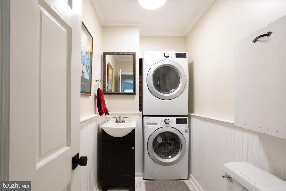 25 Algonquin Road Cambridge, MD 21613 - Photo 23 of 57 Laundry and 1/2 bath