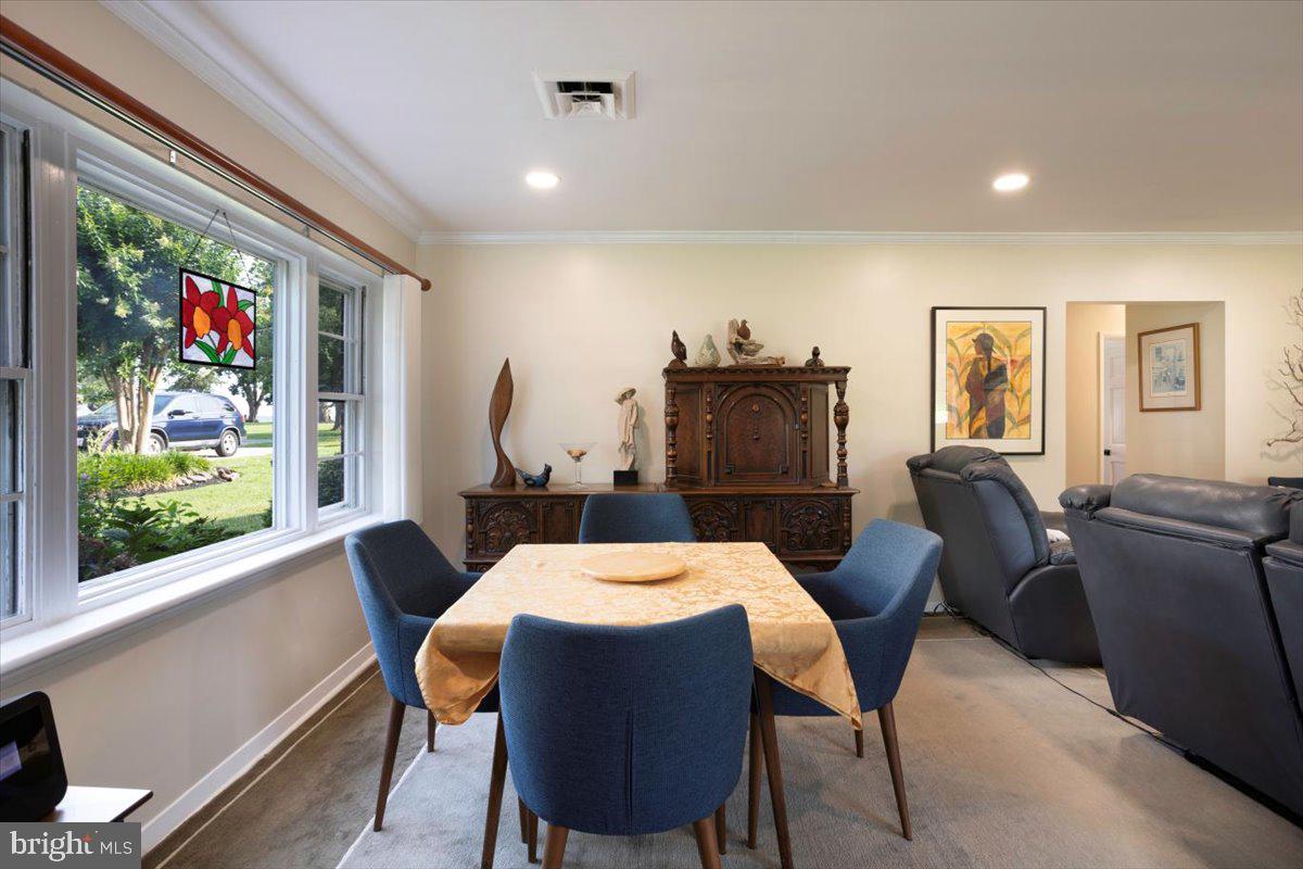 25 Algonquin Road Cambridge, MD 21613 - Photo 4 of 57 Large dining or living room