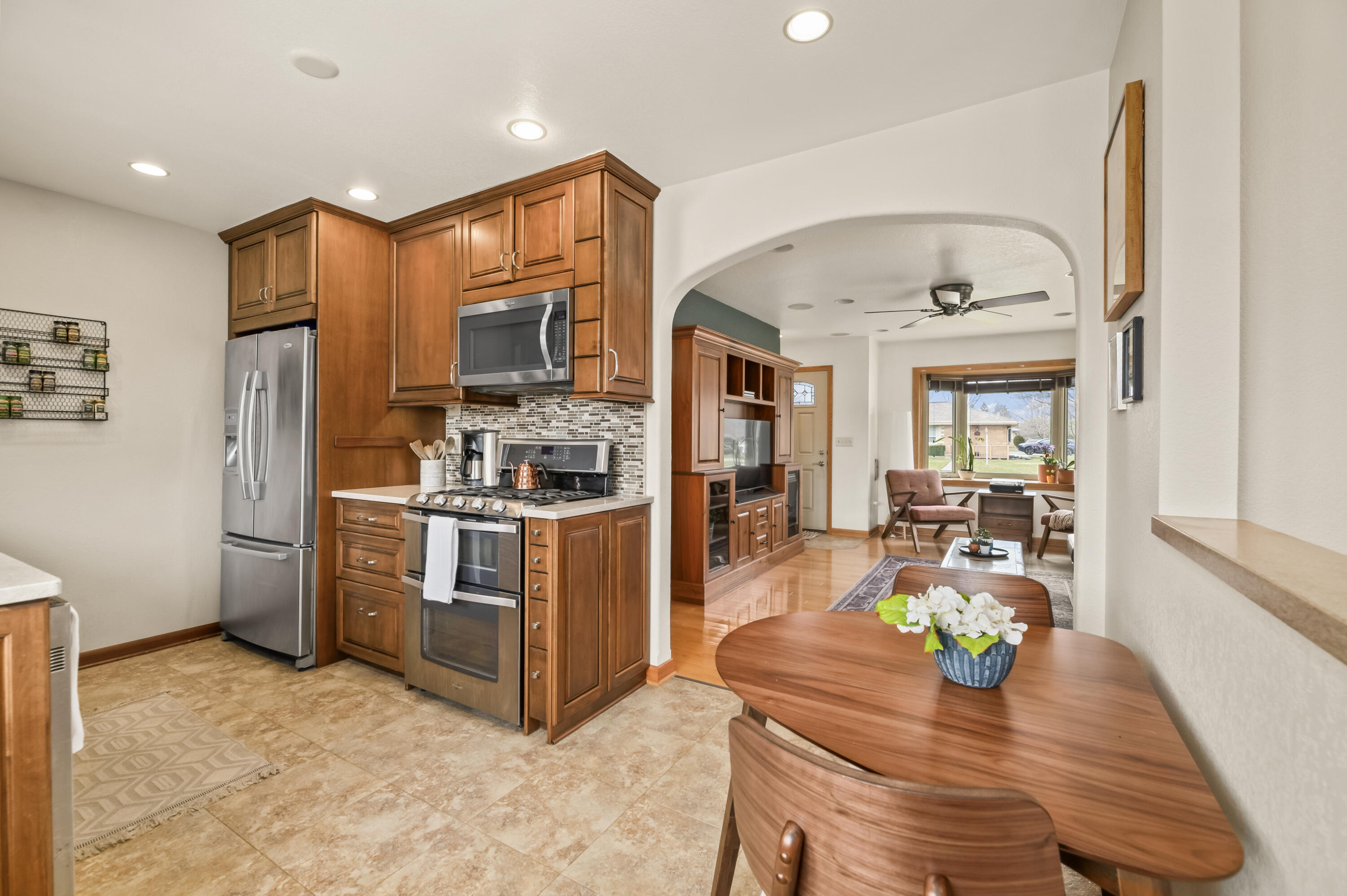 4404 South 63rd Street Greenfield, WI 53220 - Photo 7 of 31 7 DSC_7502