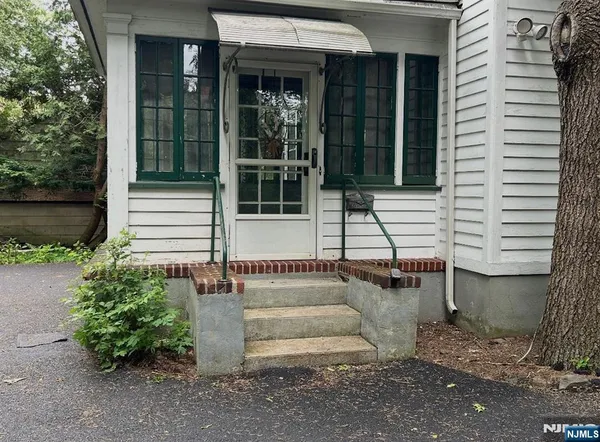 $2,800 | 25 South Monroe Street, Ridgewood, NJ 07450