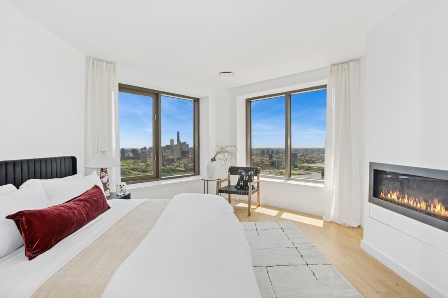 75 Wall Street, Unit PHD2 Manhattan, NY 10005 - Photo 6 of 15 a spacious bedroom with a large bed and a large window