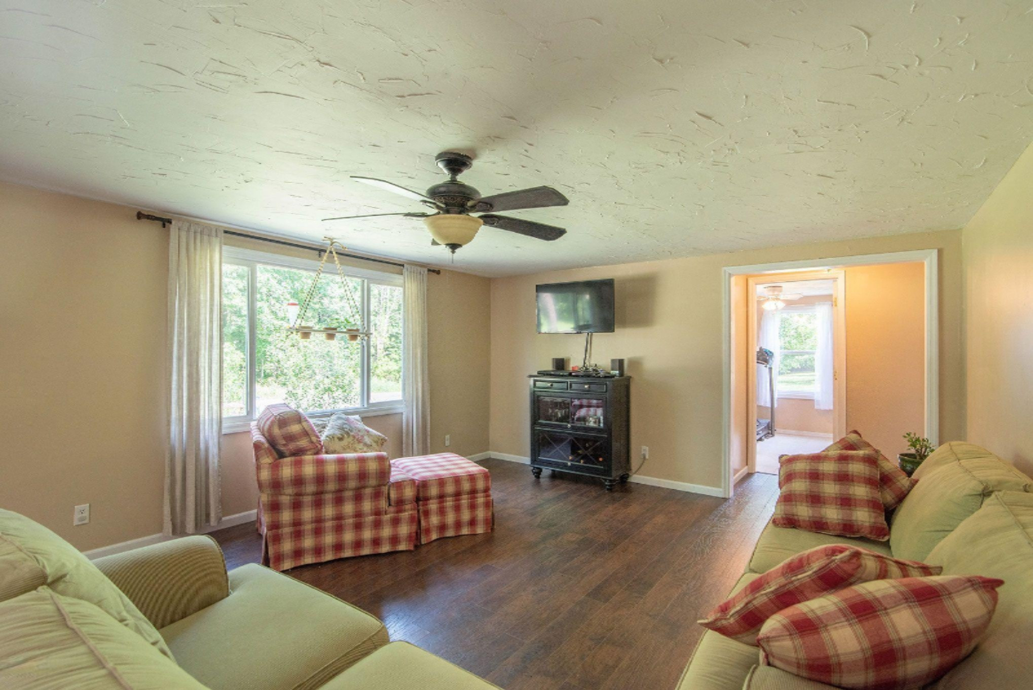 18250 23 Mile Road Marshall, MI 49068 - Photo 8 of 30 Living Room