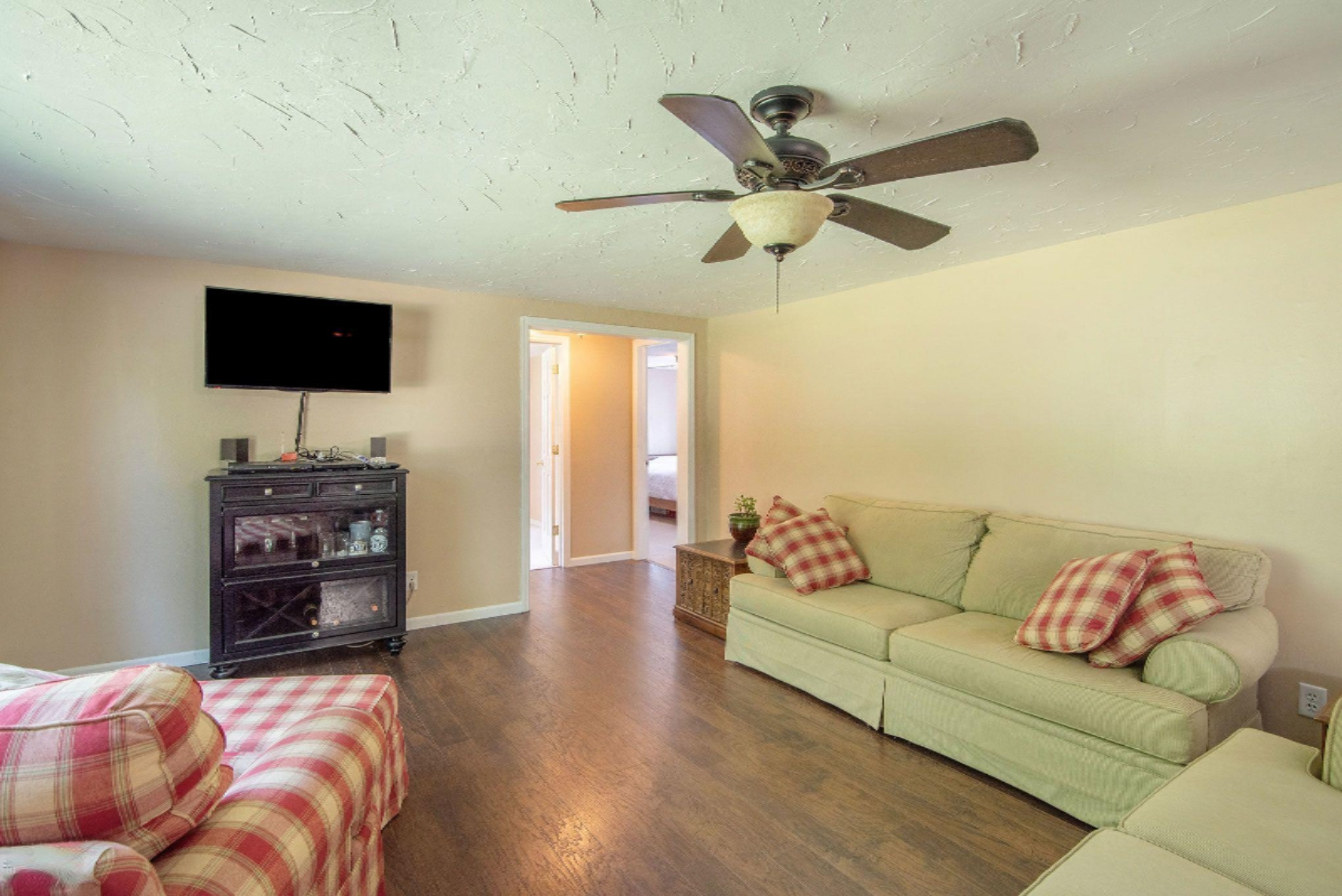 18250 23 Mile Road Marshall, MI 49068 - Photo 9 of 30 Living Room