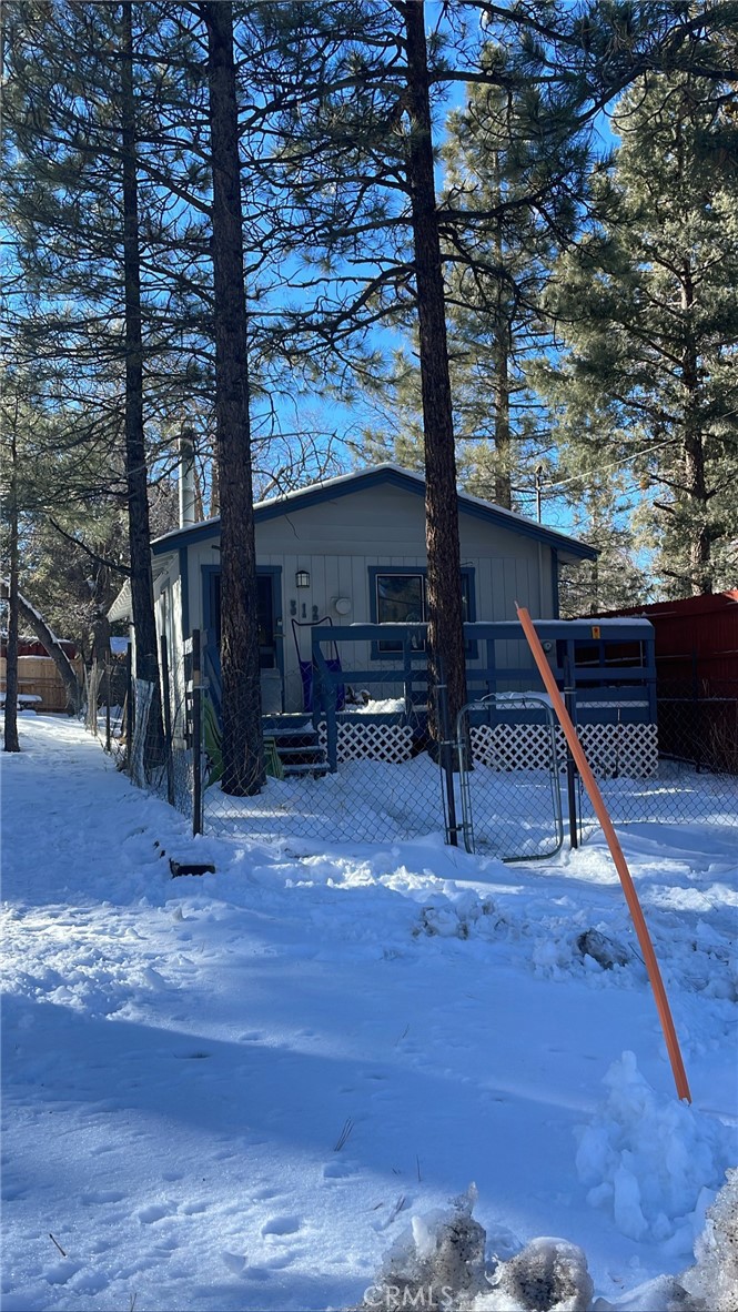 312 Riverside Avenue Big Bear City, CA 92386 - Photo 3 of 22 a view of outdoor space