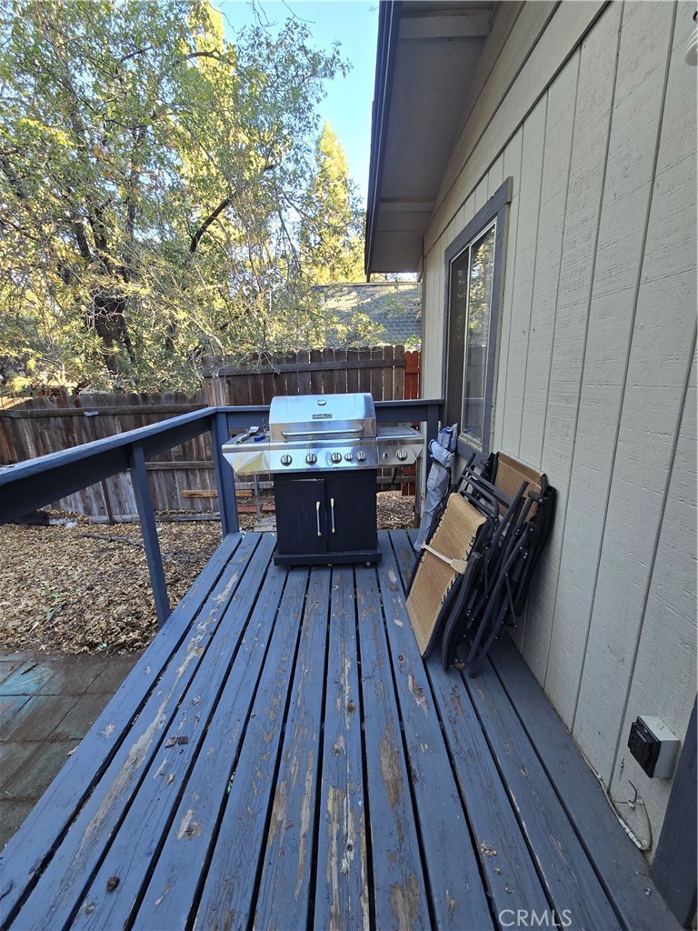 312 Riverside Avenue Big Bear City, CA 92386 - Photo 9 of 22 a balcony with wooden floor table and chairs