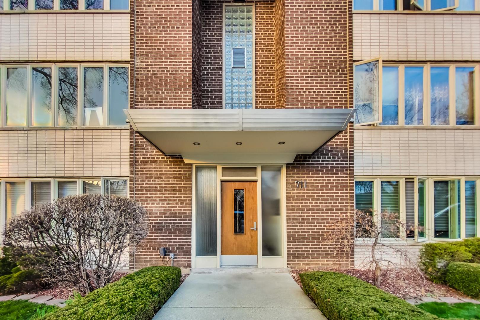 711 Busse Highway, Unit 2B Park Ridge, IL 60068 - Photo 1 of 17