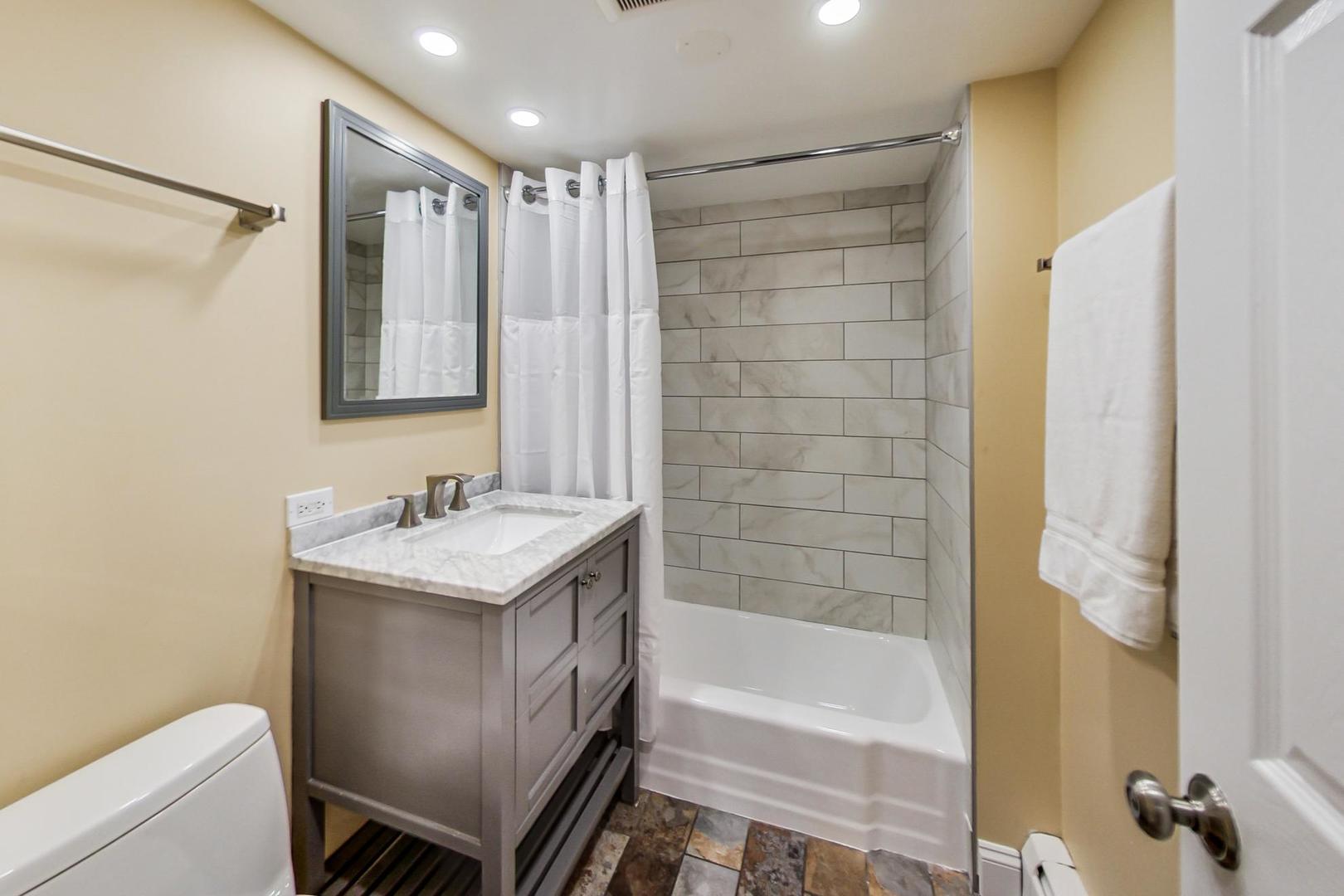 711 Busse Highway, Unit 2B Park Ridge, IL 60068 - Photo 12 of 17