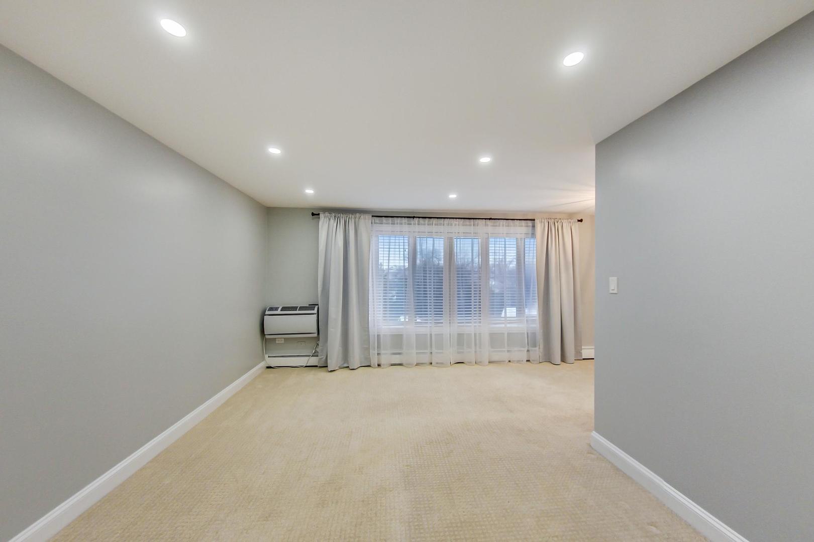 711 Busse Highway, Unit 2B Park Ridge, IL 60068 - Photo 3 of 17