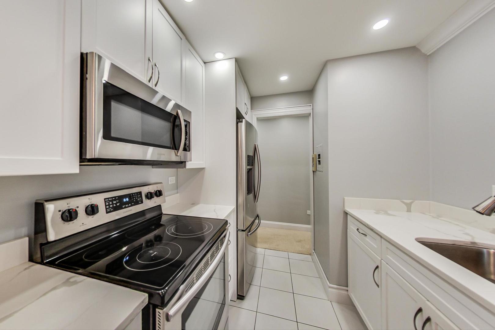 711 Busse Highway, Unit 2B Park Ridge, IL 60068 - Photo 7 of 17