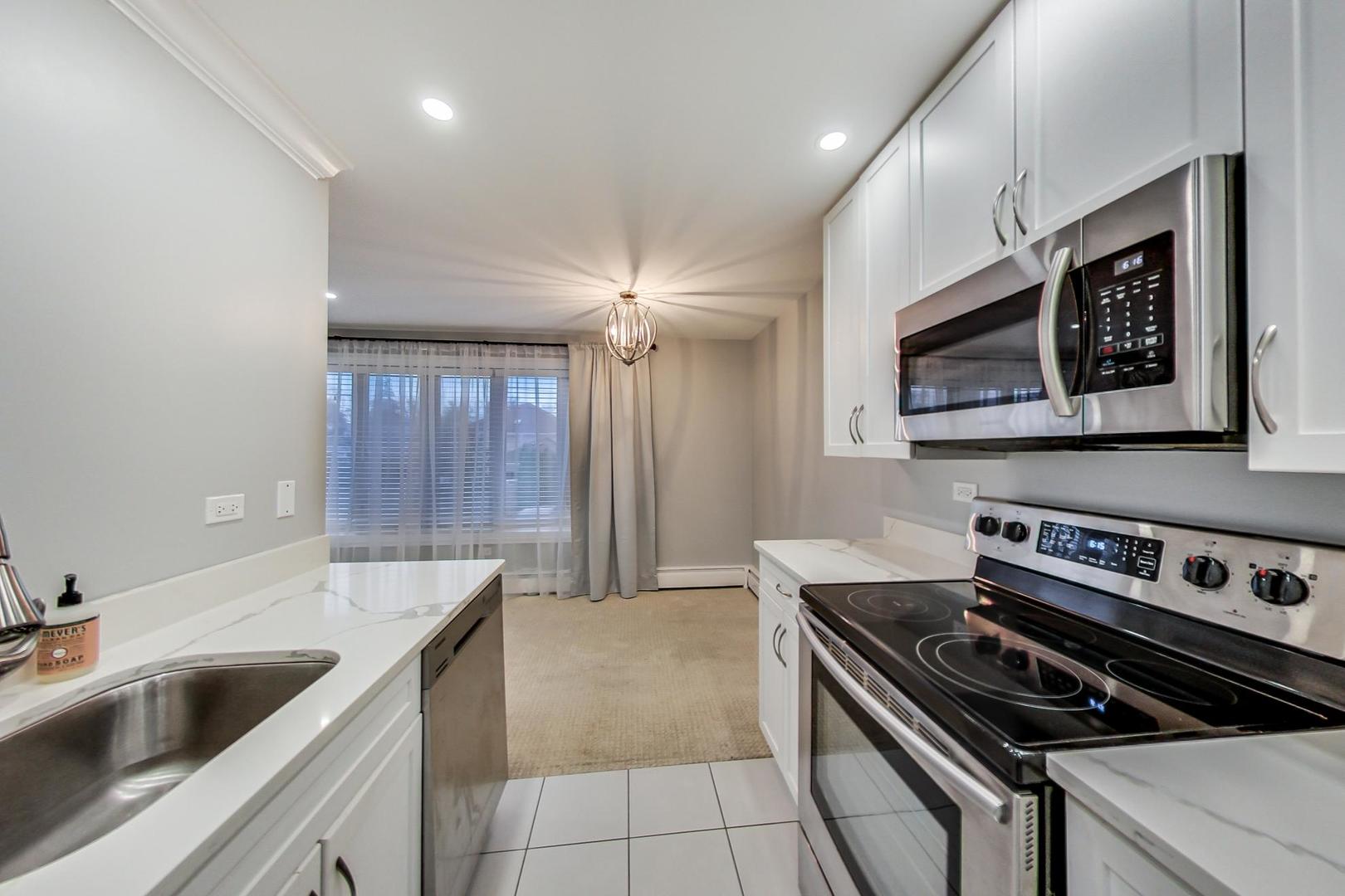 711 Busse Highway, Unit 2B Park Ridge, IL 60068 - Photo 8 of 17