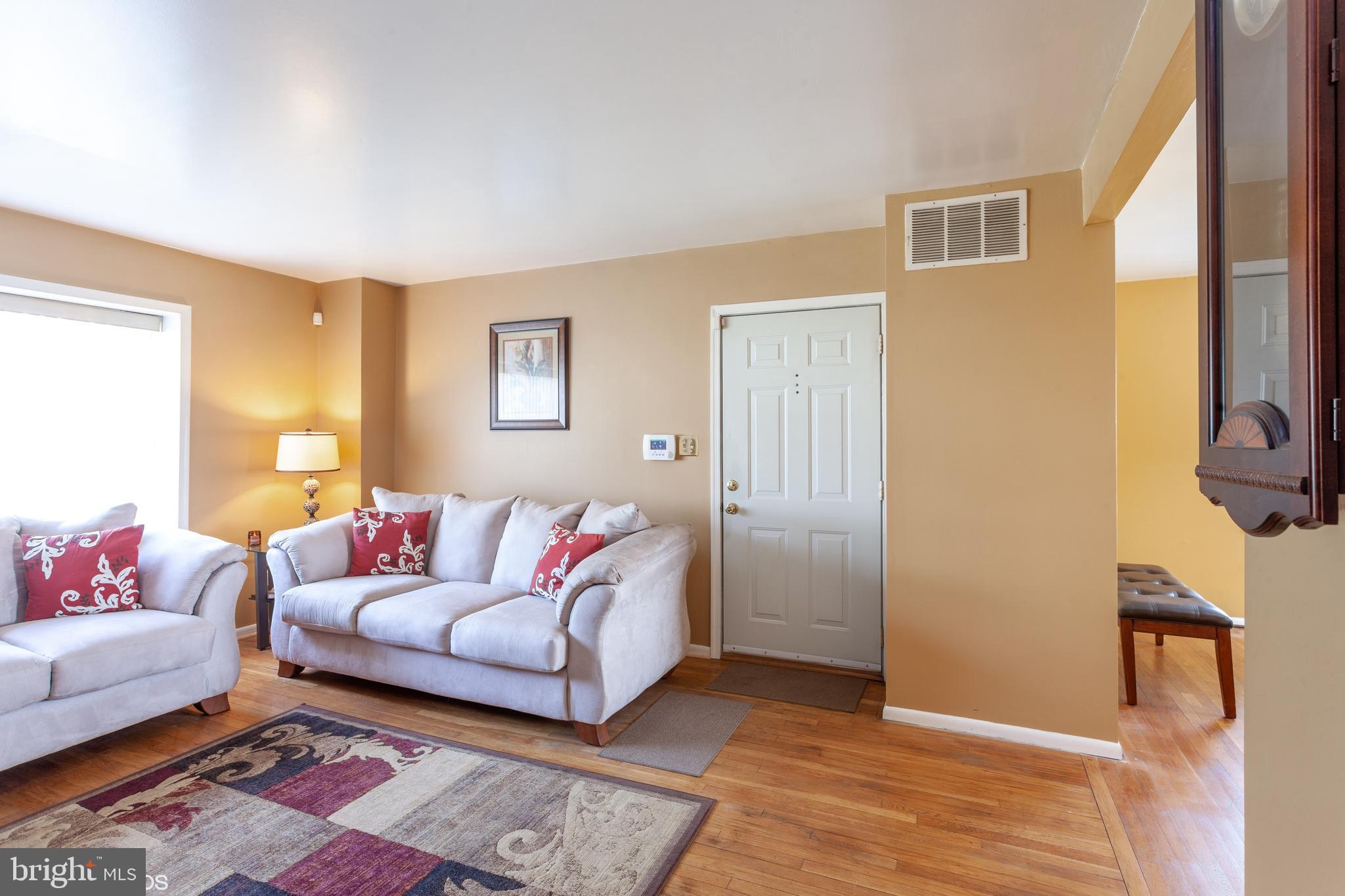 122 Old Enterprise Road, Unit 126 Upper Marlboro, MD 20774 - Photo 9 of 51 Living Room