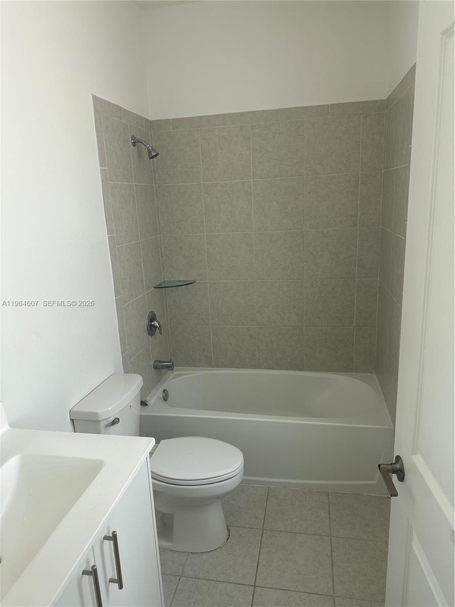 623 Southeast 13th St Circle Homestead, FL 33034 - Photo 10 of 28 a bathroom with a sink a toilet and shower