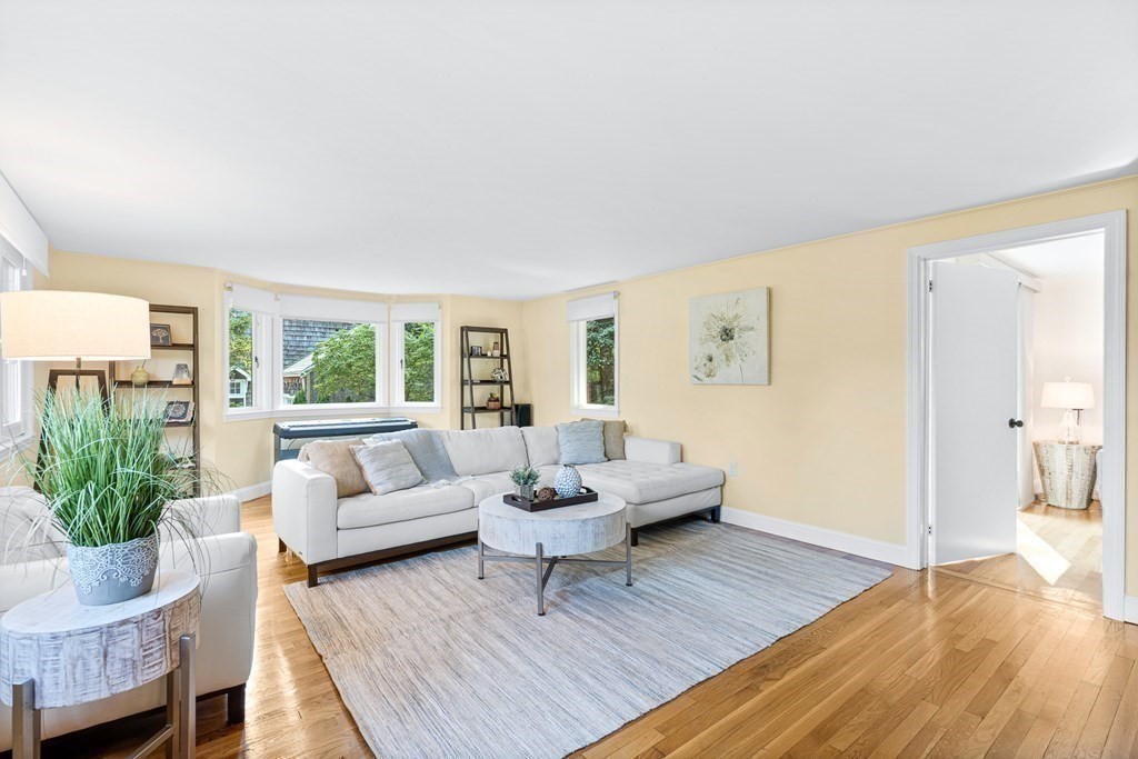 60 Emerson Road Winchester, MA 01890 - Photo 8 of 38 Gallery Image 8