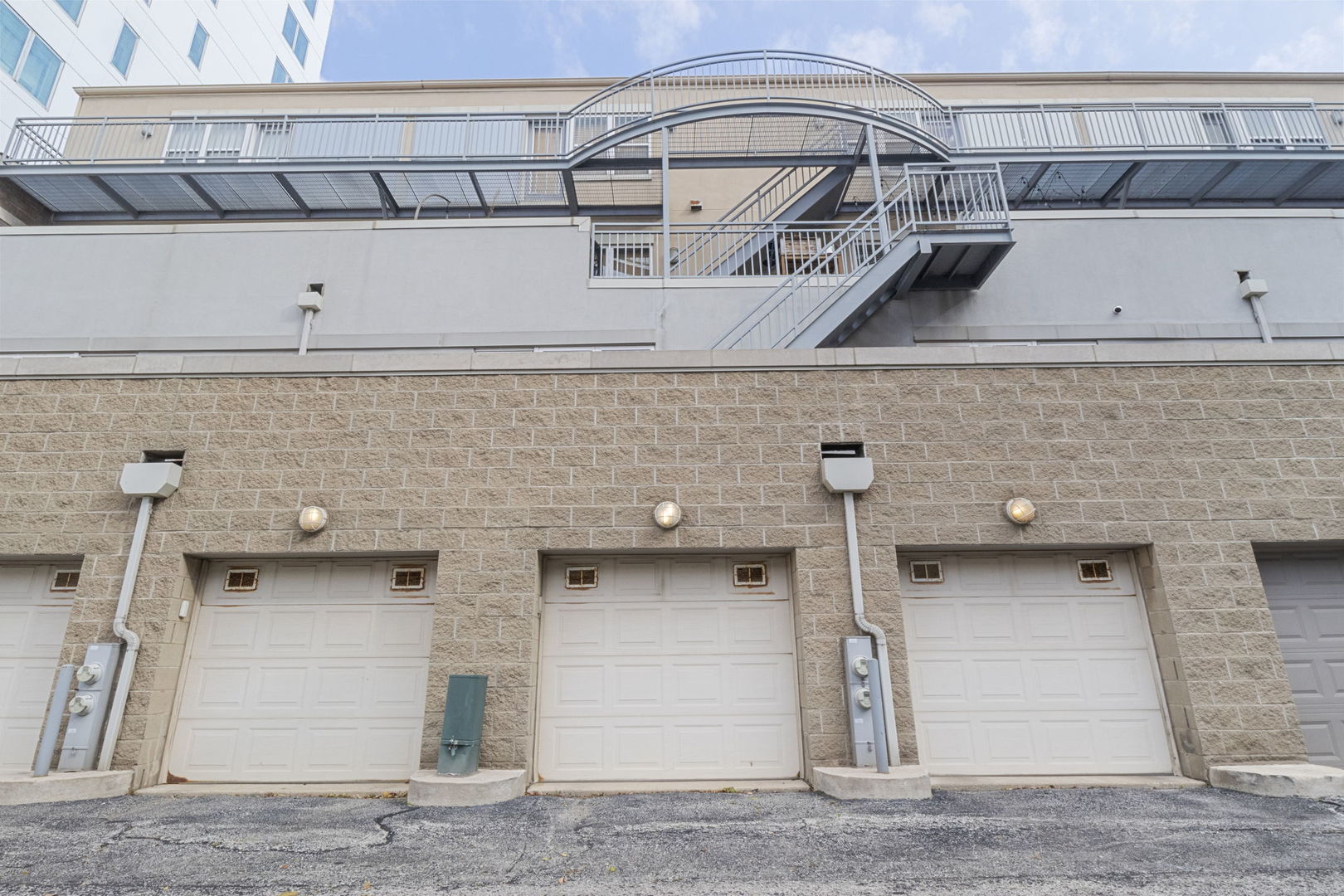 1616 South Indiana Avenue, Unit B3 Chicago, IL 60616 - Photo 26 of 32 a view of a fireplace