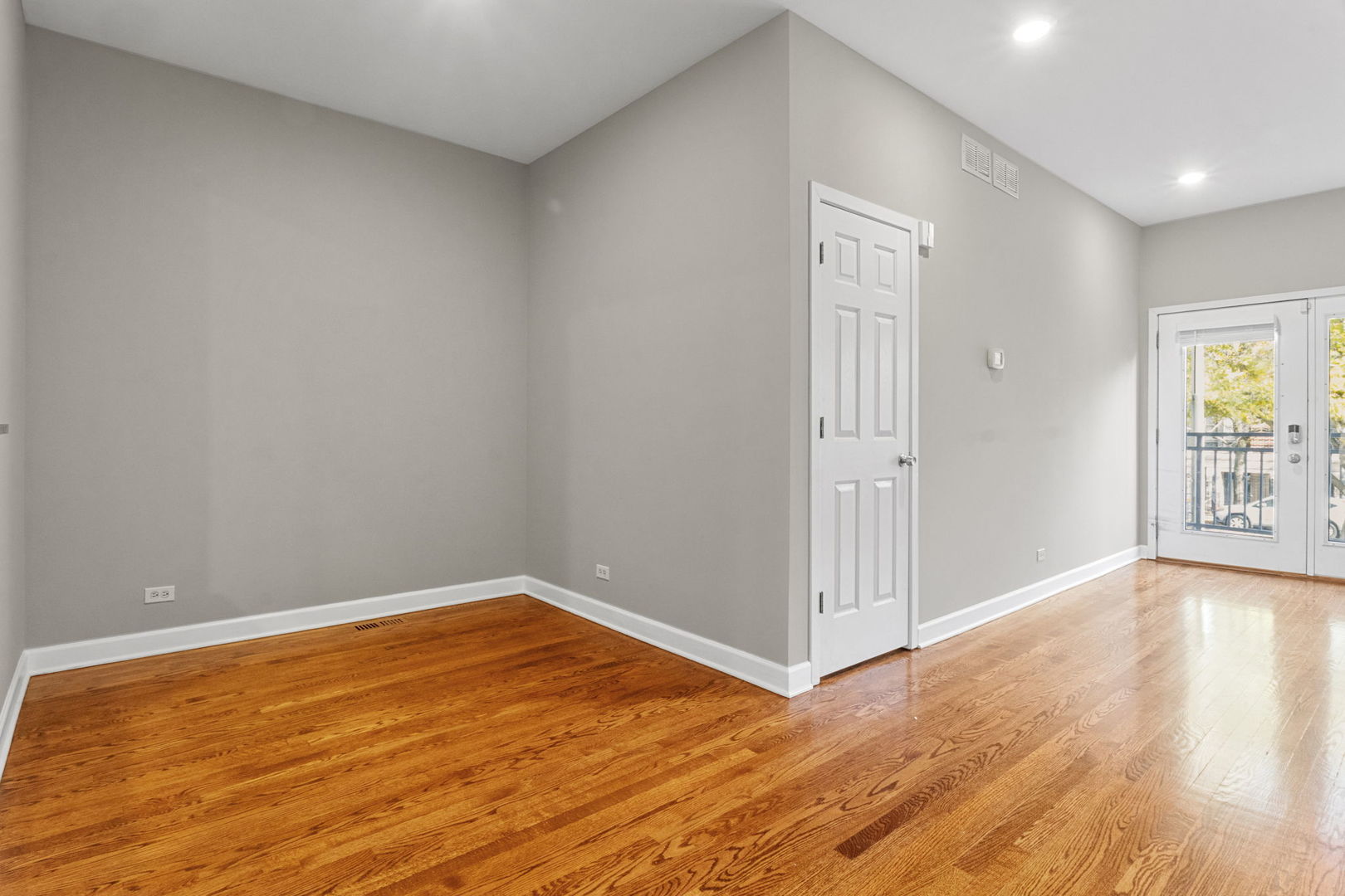 1616 South Indiana Avenue, Unit B3 Chicago, IL 60616 - Photo 6 of 32 an empty room with wooden floor and windows